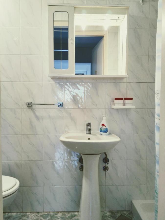 Apartments And Room Markovic ロヴィンスコ・セロ エクステリア 写真