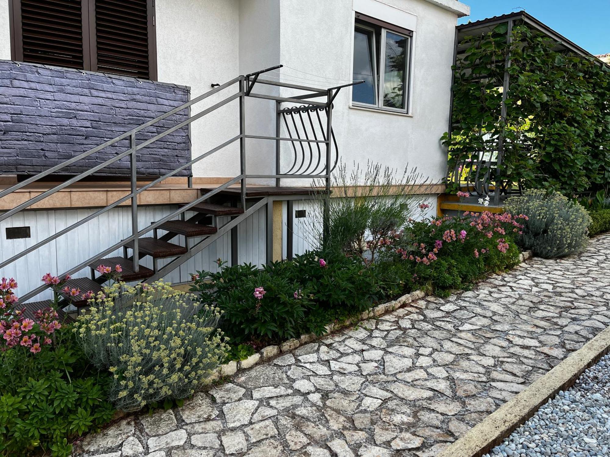 Apartments And Room Markovic ロヴィンスコ・セロ エクステリア 写真