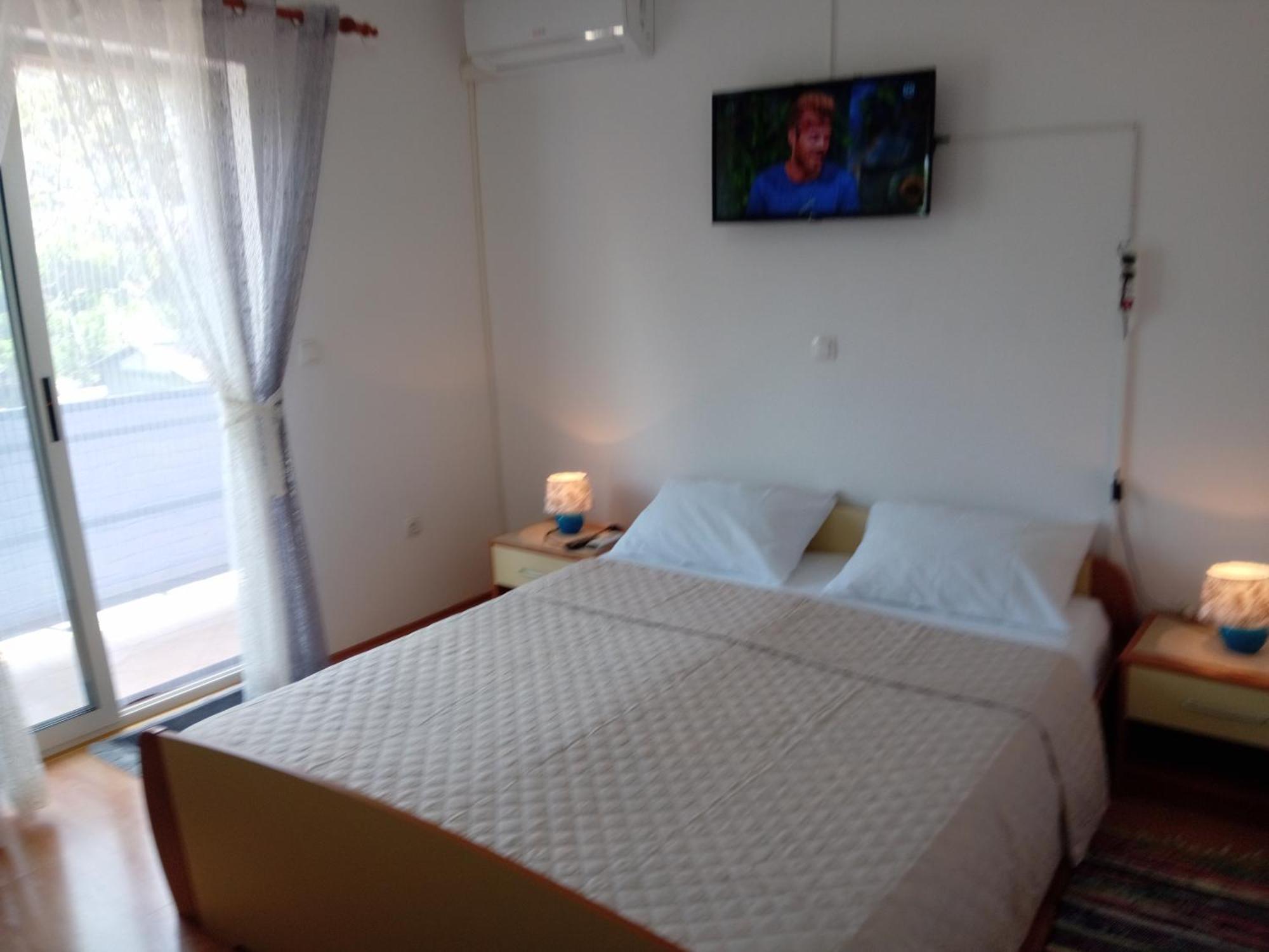 Apartments And Room Markovic ロヴィンスコ・セロ エクステリア 写真