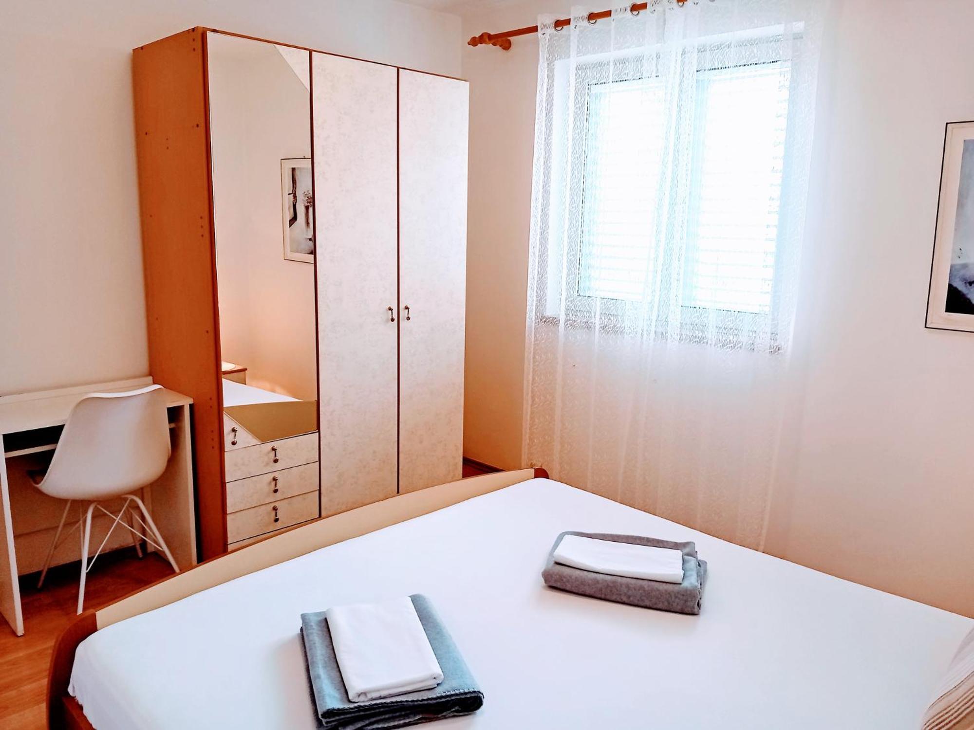 Apartments And Room Markovic ロヴィンスコ・セロ エクステリア 写真