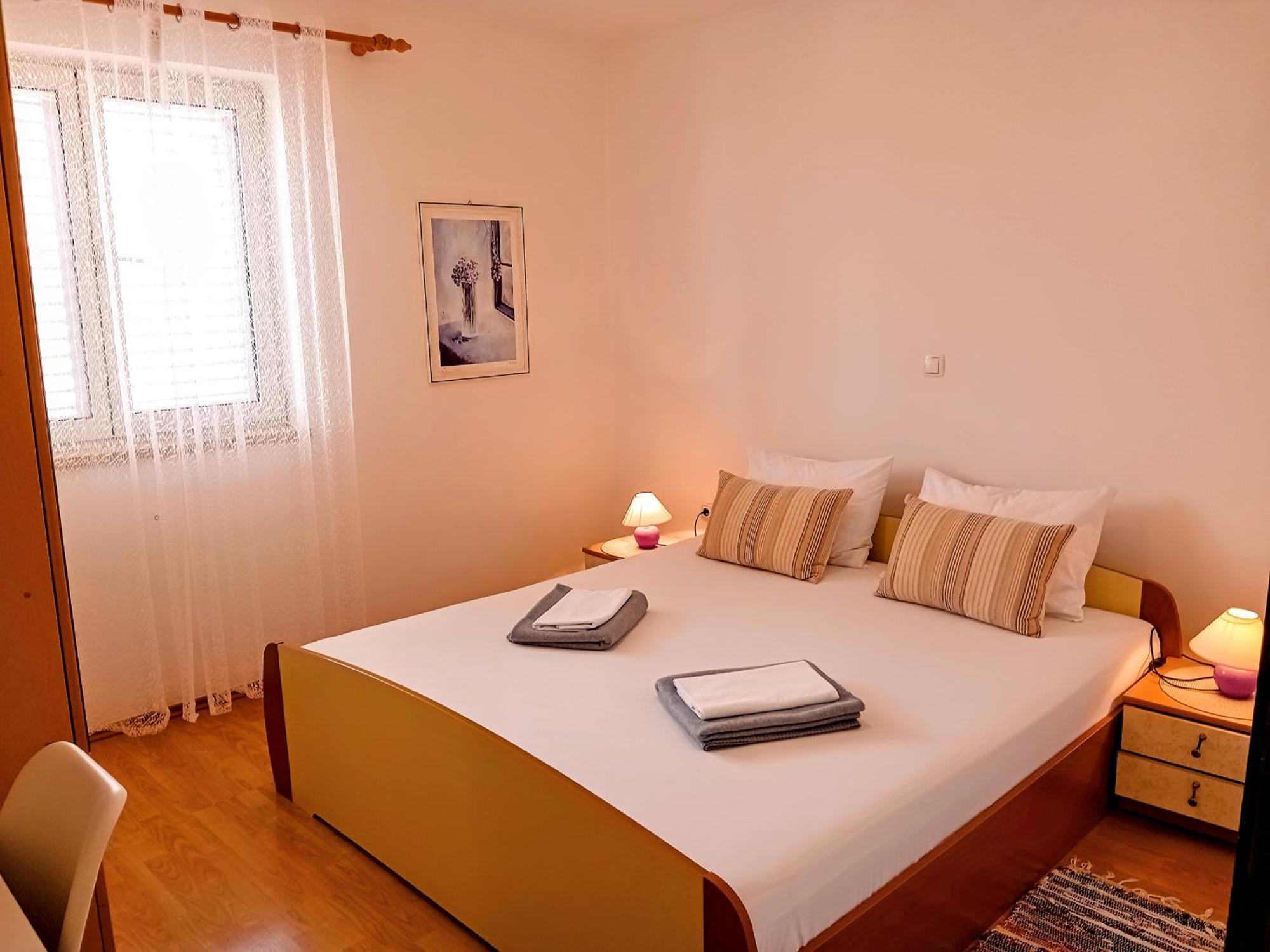 Apartments And Room Markovic ロヴィンスコ・セロ エクステリア 写真