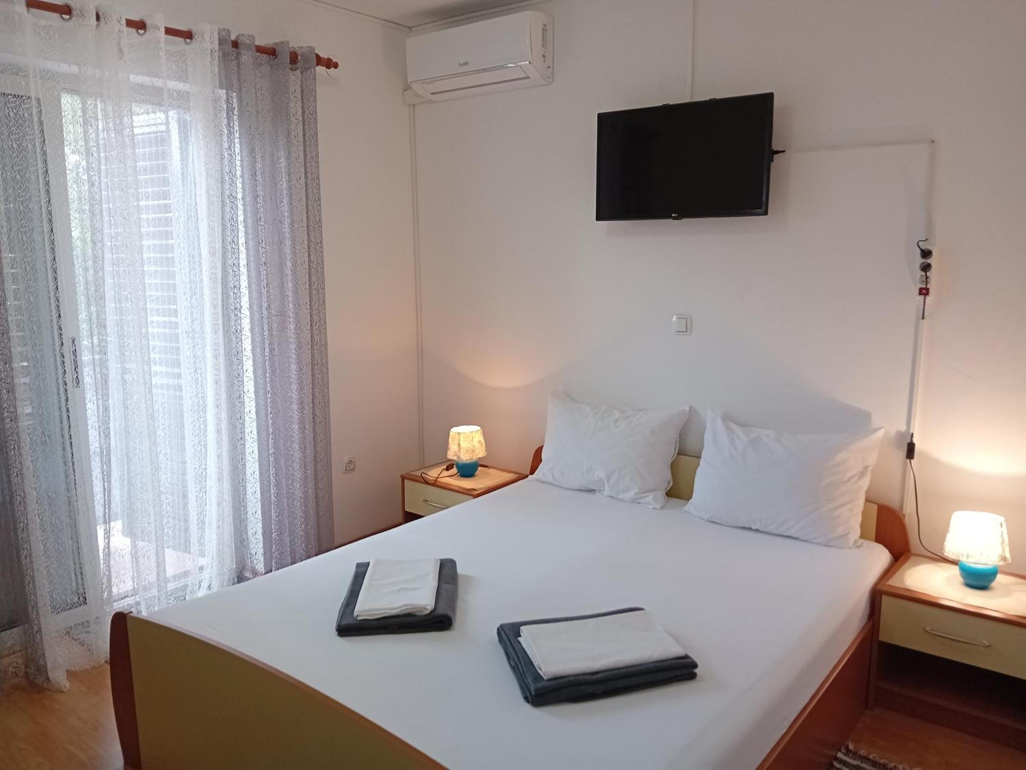Apartments And Room Markovic ロヴィンスコ・セロ 部屋 写真